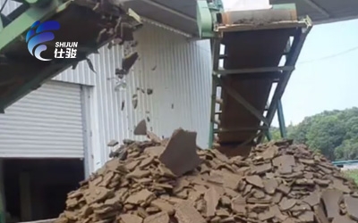 壓濾機壓泥不干沾濾布怎么辦-污泥改性劑解決-青島仕駿