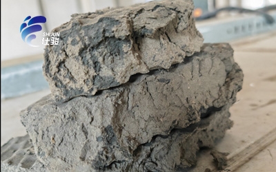 造紙廠污泥使用SJC-08污泥增效劑實現污泥深度脫水-青島仕駿